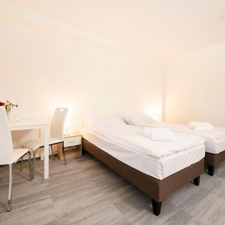 Hotel Blue Apartment Братислава Экстерьер фото