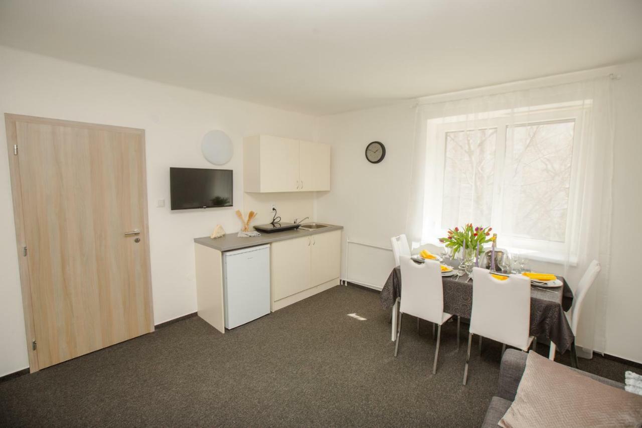 Hotel Blue Apartment Братислава Экстерьер фото