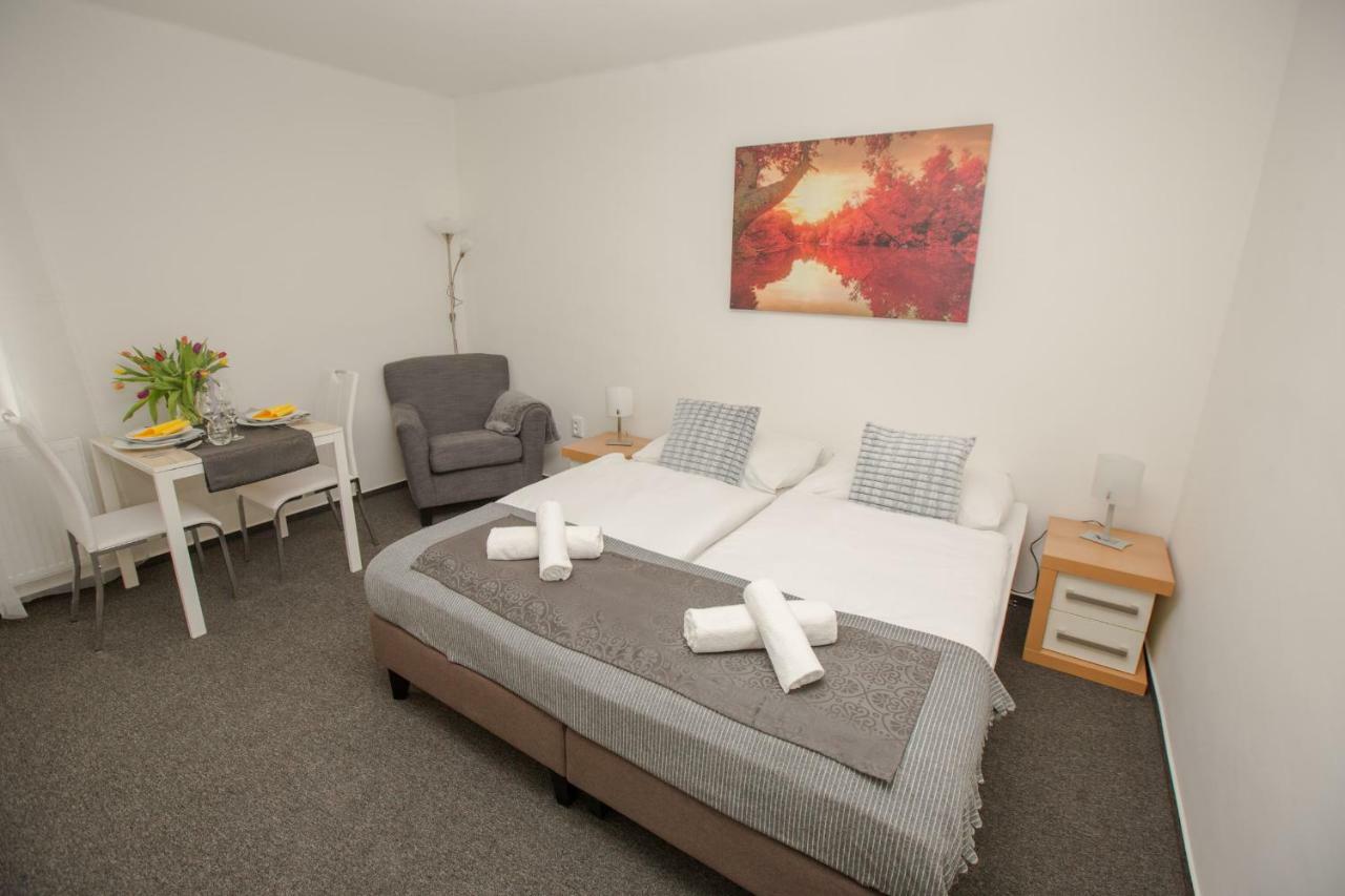 Hotel Blue Apartment Братислава Экстерьер фото