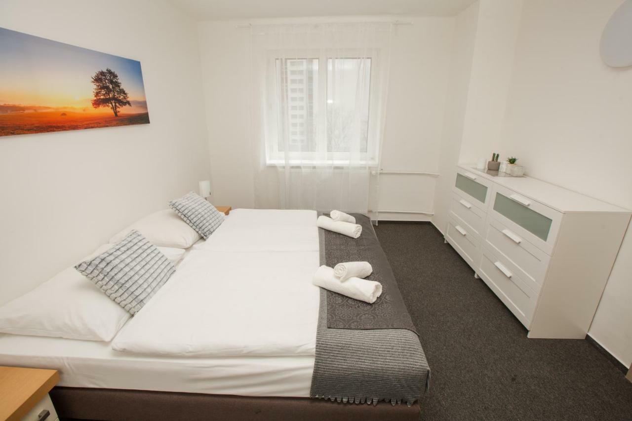 Hotel Blue Apartment Братислава Экстерьер фото