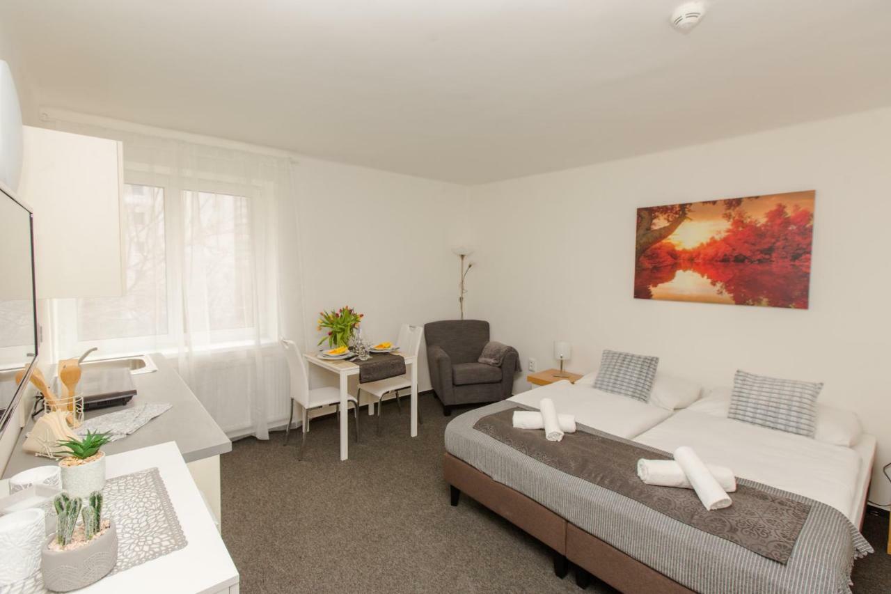 Hotel Blue Apartment Братислава Экстерьер фото
