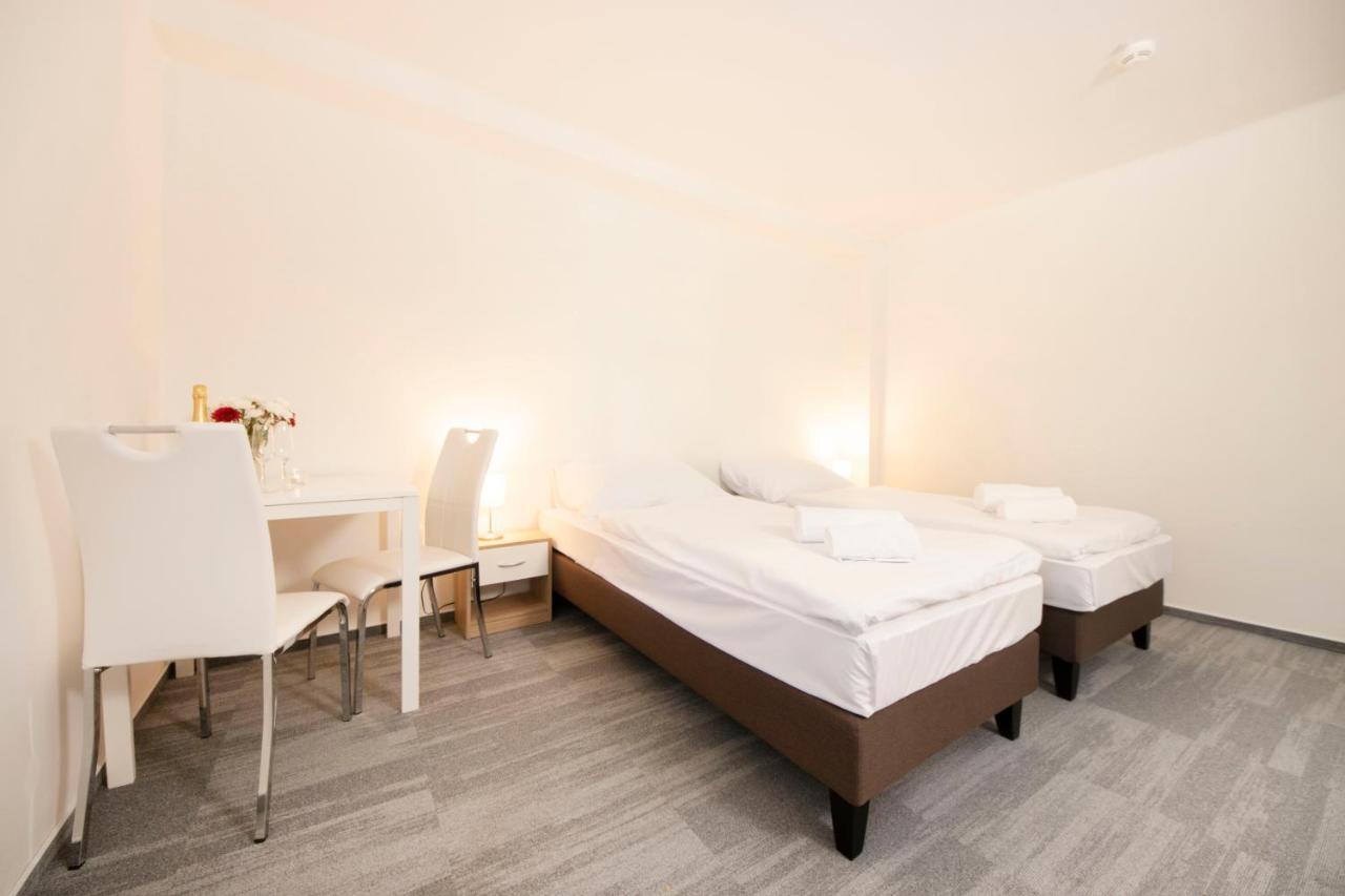 Hotel Blue Apartment Братислава Экстерьер фото
